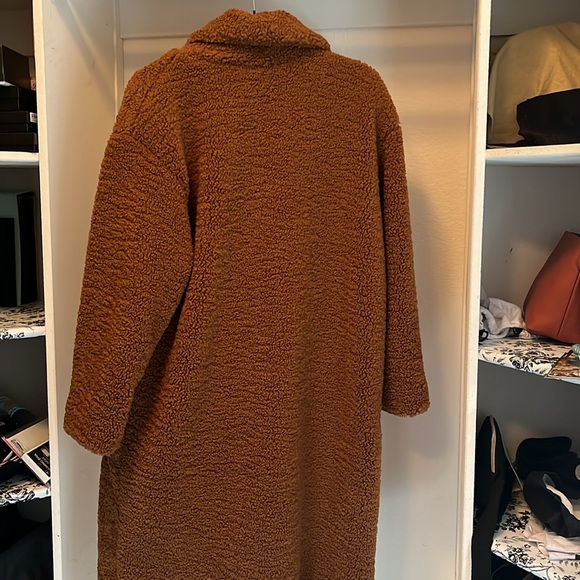 Old Navy Large Petite Teddy Bear Coat in Brown with 2 button closure & pockets - Picture 5 of 5